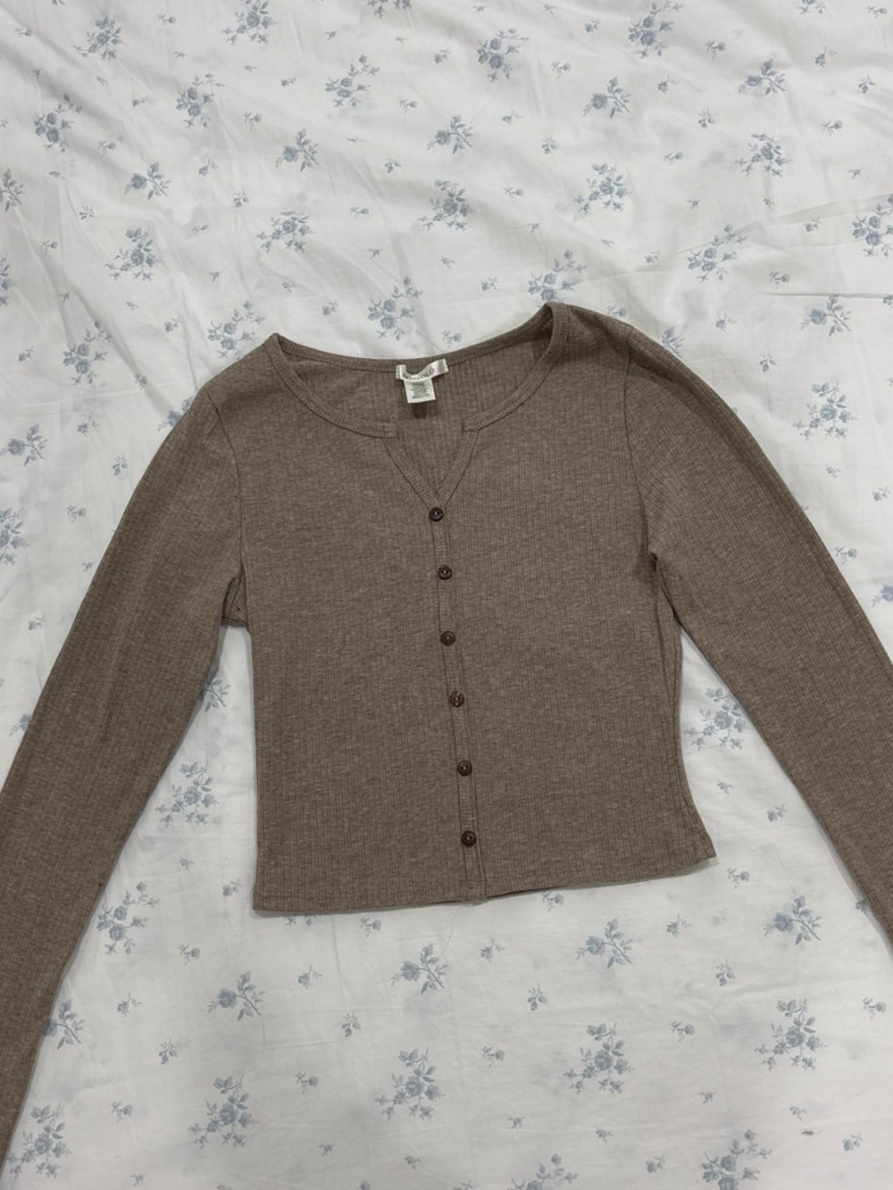 2000s-Vintage style Bozzolo Ribbed Button-Front Long Sleeve Top in Brown